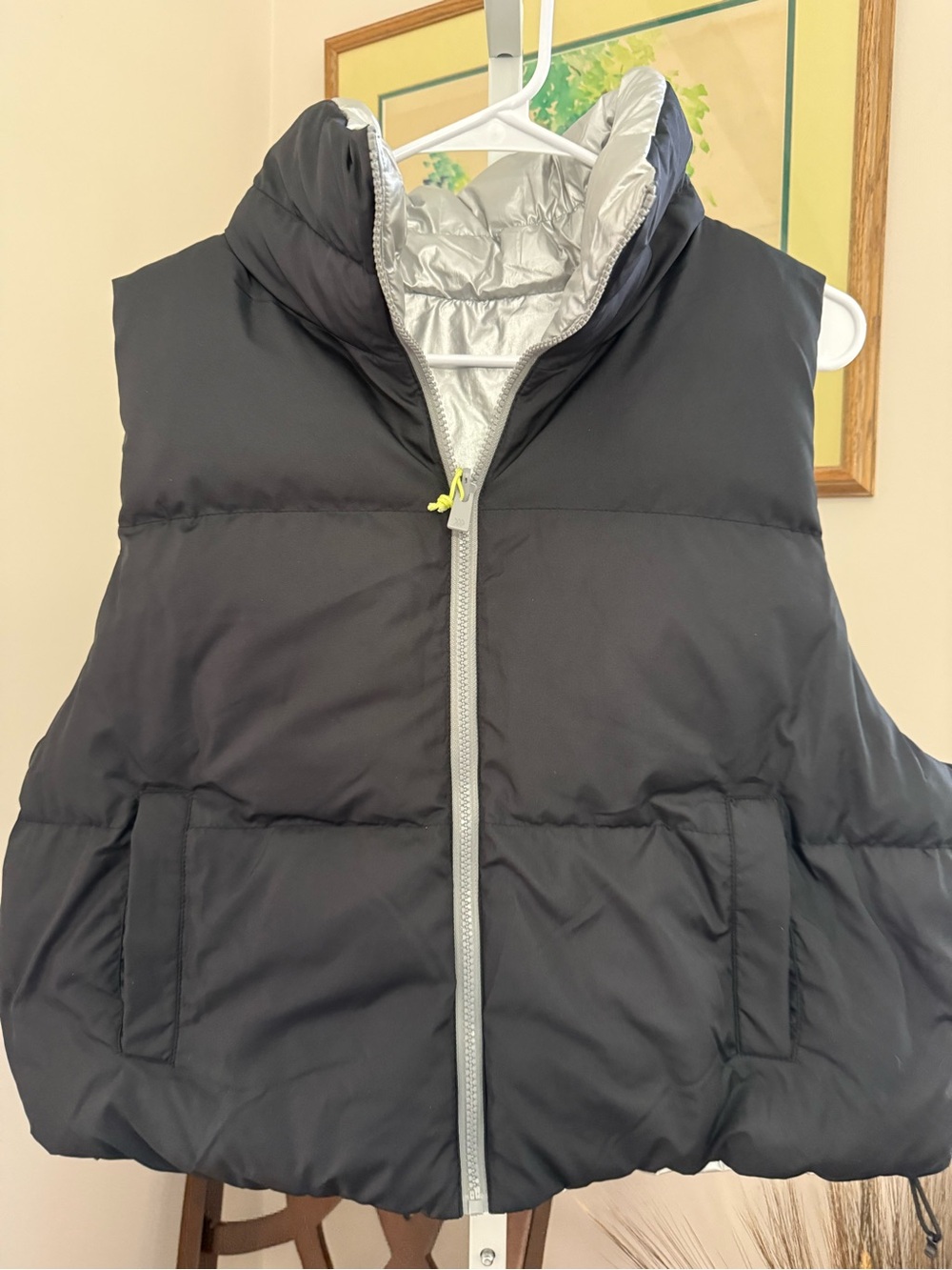 All in Motion Short Reversible puffer Vest. NWT. Size L
